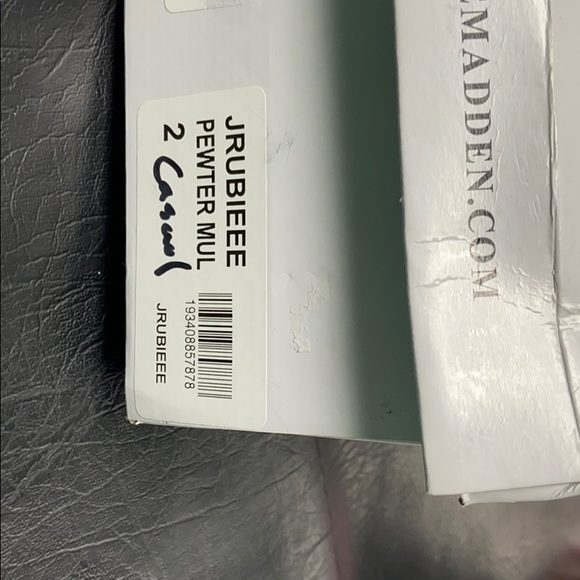 Brand new Steve Madden girl sneaker,glitter/zebra - Picture 6 of 6